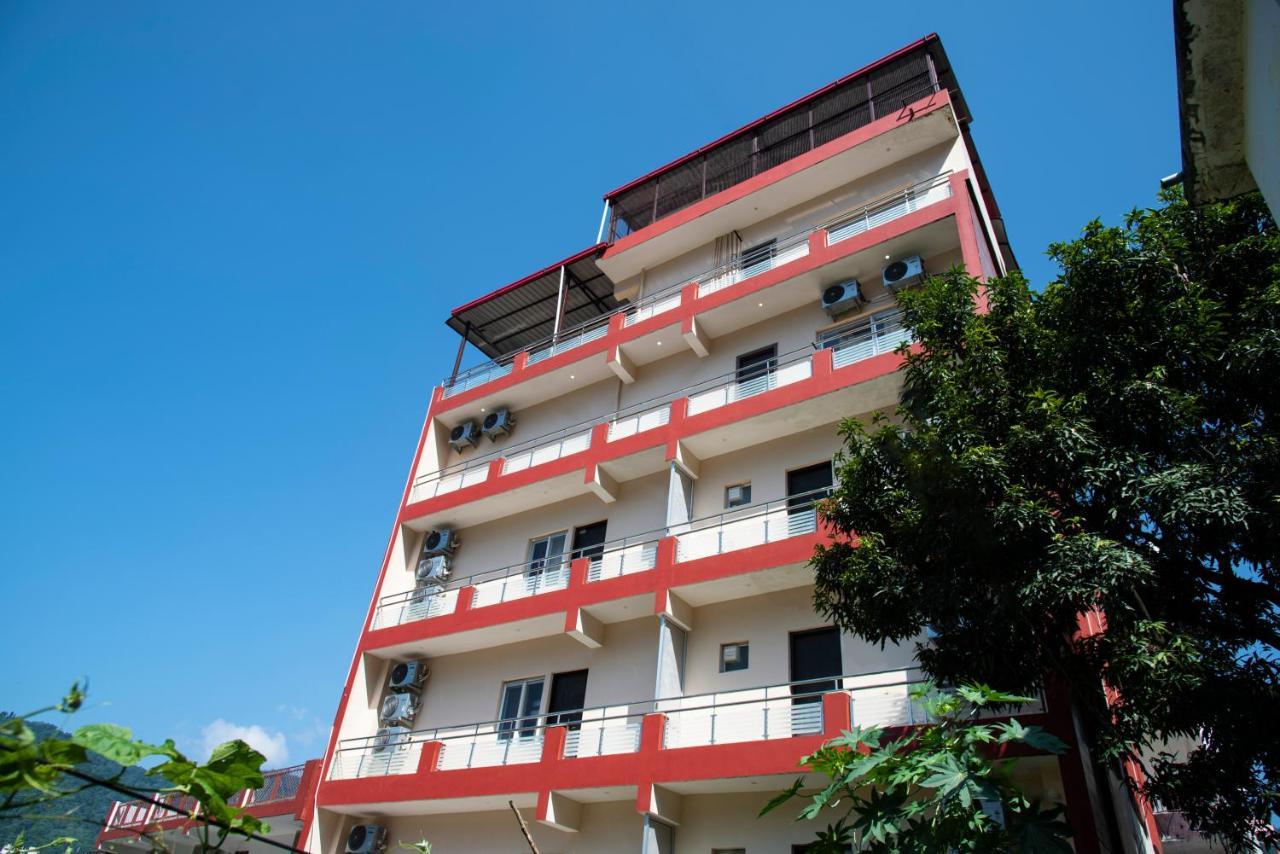 Madpackers Rishikesh Laxman Jhula Hostel Exterior photo